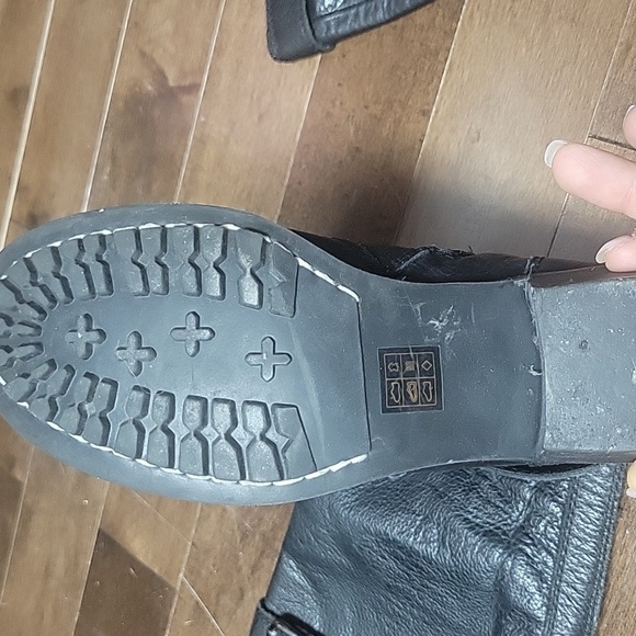 Tall leather biker boots - Picture 4 of 5